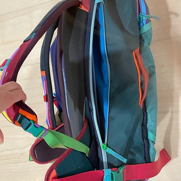 Cotopaxi Allpa 42L Travel Pack - Del Dia. Dark green, and multicolored. NWOT - Picture 5 of 10